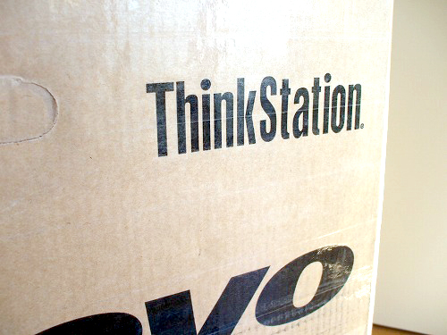 ThinkStationの箱