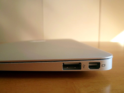 MacBook Air 右側面の端子
