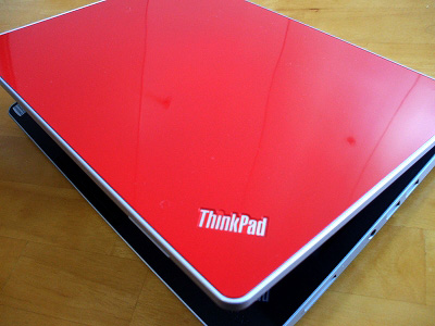Thinkpad Edge 13”　グロッシー・レッドのトップパネル