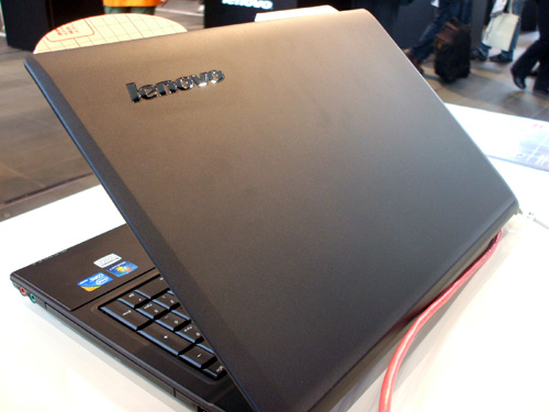 Lenovo G560 背面とトップパネル