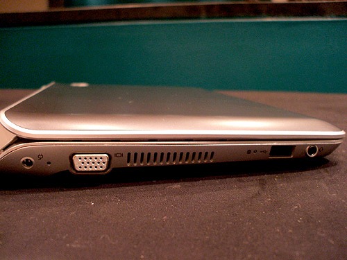 HP Mini 210-2000 左側面