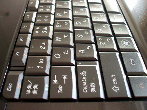 IdeaPad Y560のキーボードはスクエア型