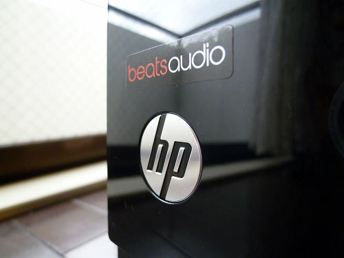 hpのロゴとBeats Audioのロゴシール