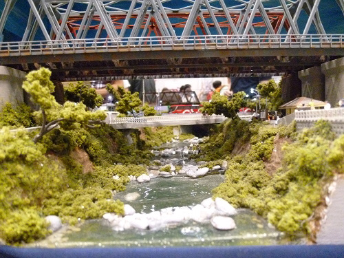 奥行のある川の模型