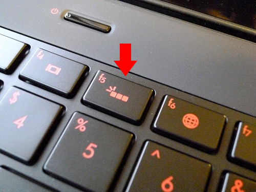 電源ボタンとキーボードバックライトボタン