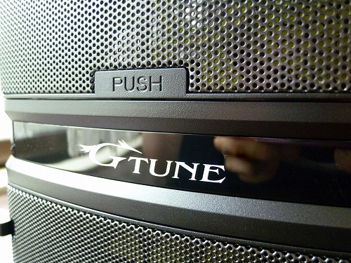 G-TuneのロゴとPUSHボタン