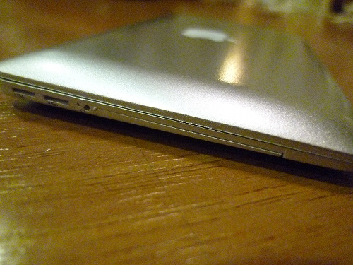 MirrorBook Air 左側面